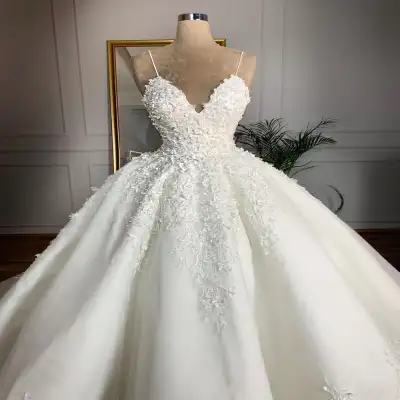 Deep V-neck Sexy Lace Floor-length Wedding Dress Romantic Aura Dignified Wedding Banquet Welcome 2024 New Spring