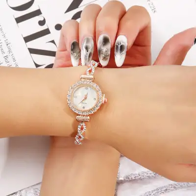 New Fashion Diamond Round Women's Watch Adjustable Bracelet Watch Women's Quartz Watch