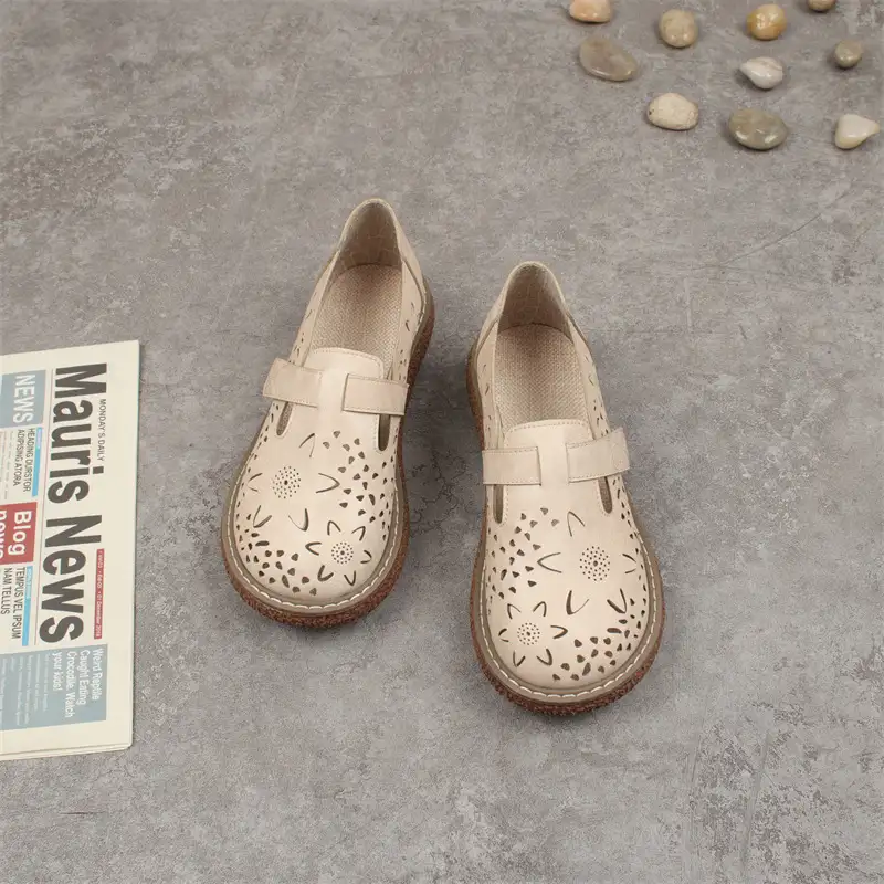 Low Top Shallow Mouth Hollow-out Petals Pumps Thick Bottom Round Head Comfortable Breathable Shoes