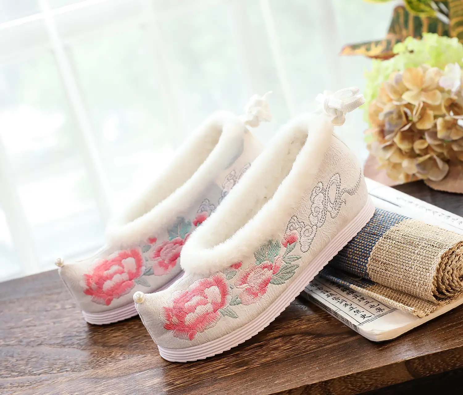 Antique Female Embroidered Cotton Shoes