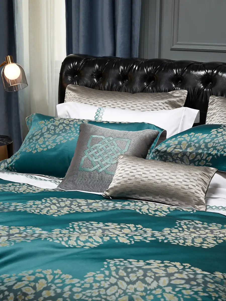 Town Style High-end Affordable Luxury Style Cotton Four-piece Bedding Set