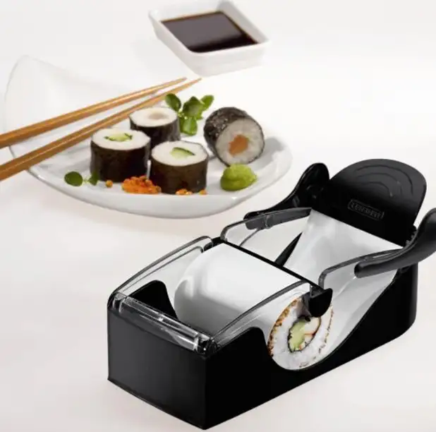 DIY Plastic Kitchen Roll Sushi Machine